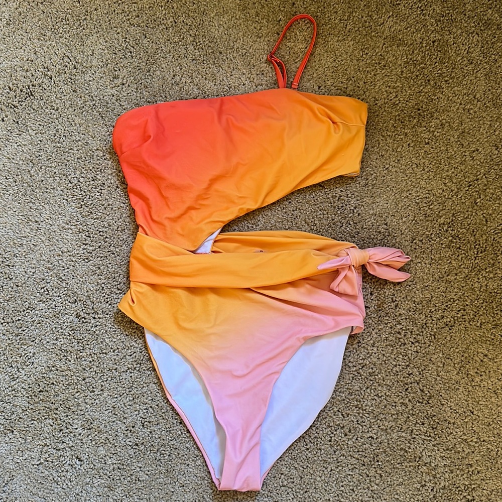One piece side cut out swimsuit